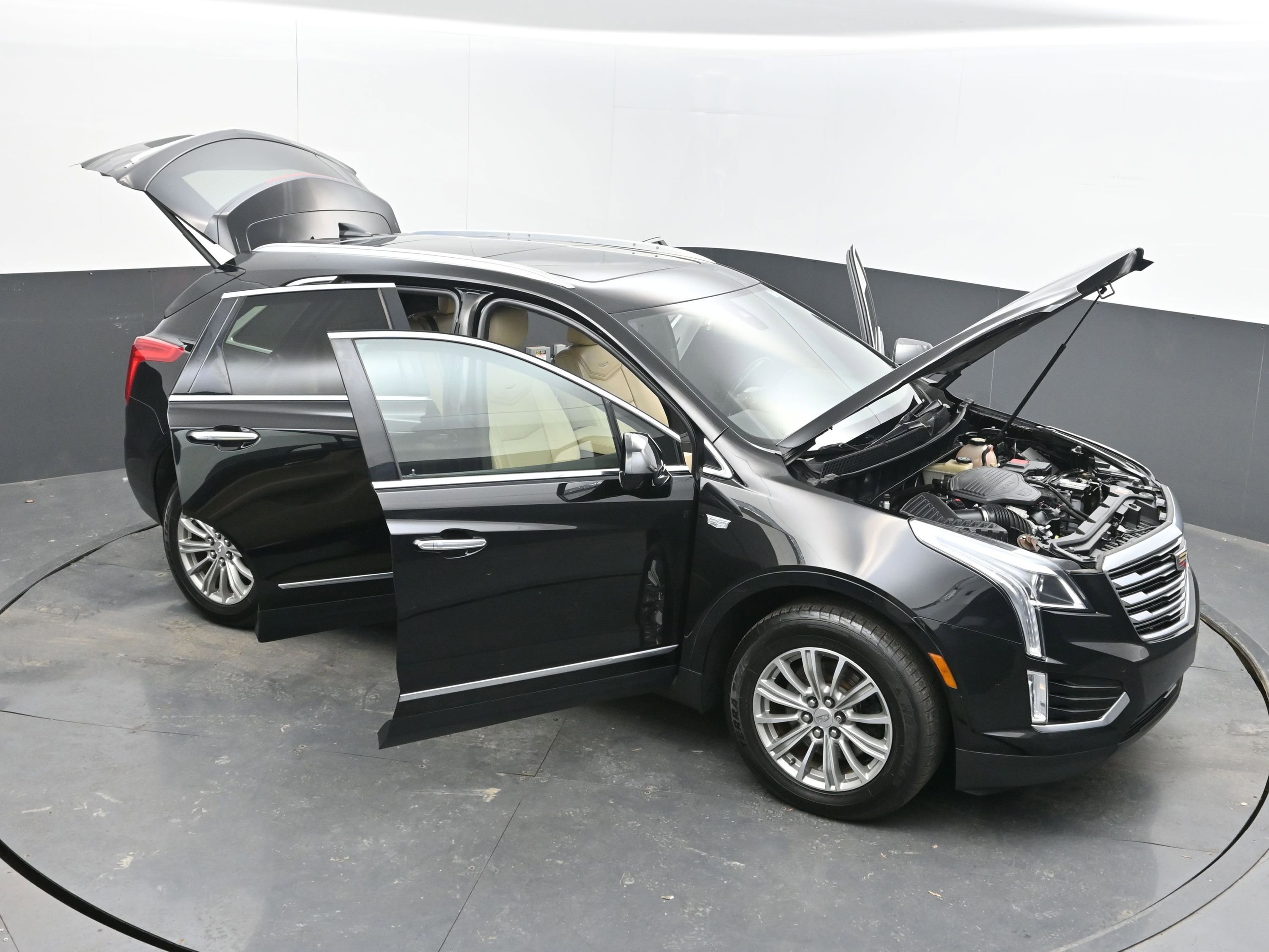 Used 2018 Cadillac XT5 Luxury w/ Driver Awareness Package image 37