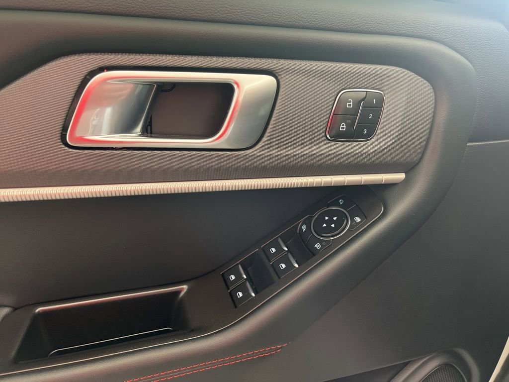 Used 2025 Ford Explorer ST image 13