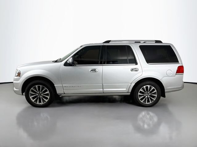 Used 2016 Lincoln Navigator Select AWD/4WD image 4