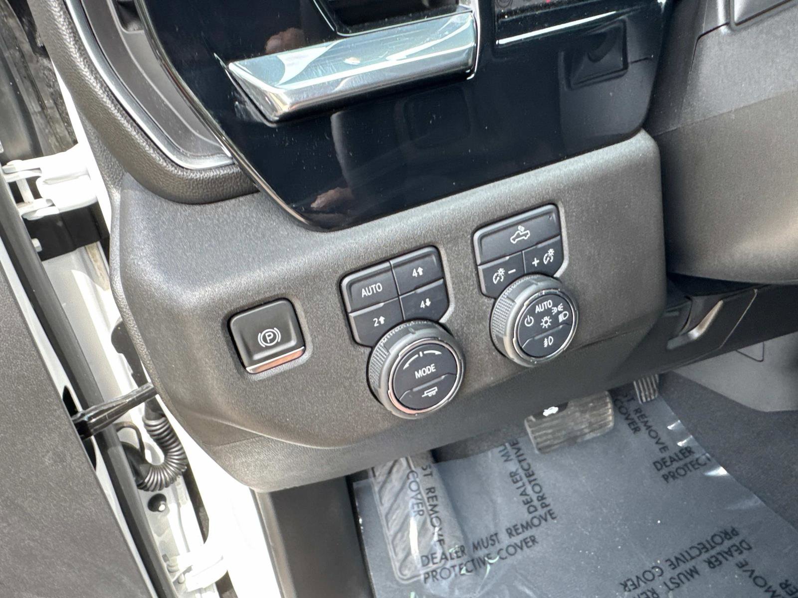 Used 2023 Chevrolet Silverado 1500 RST w/ Z71 Off-Road Package AWD/4WD image 31