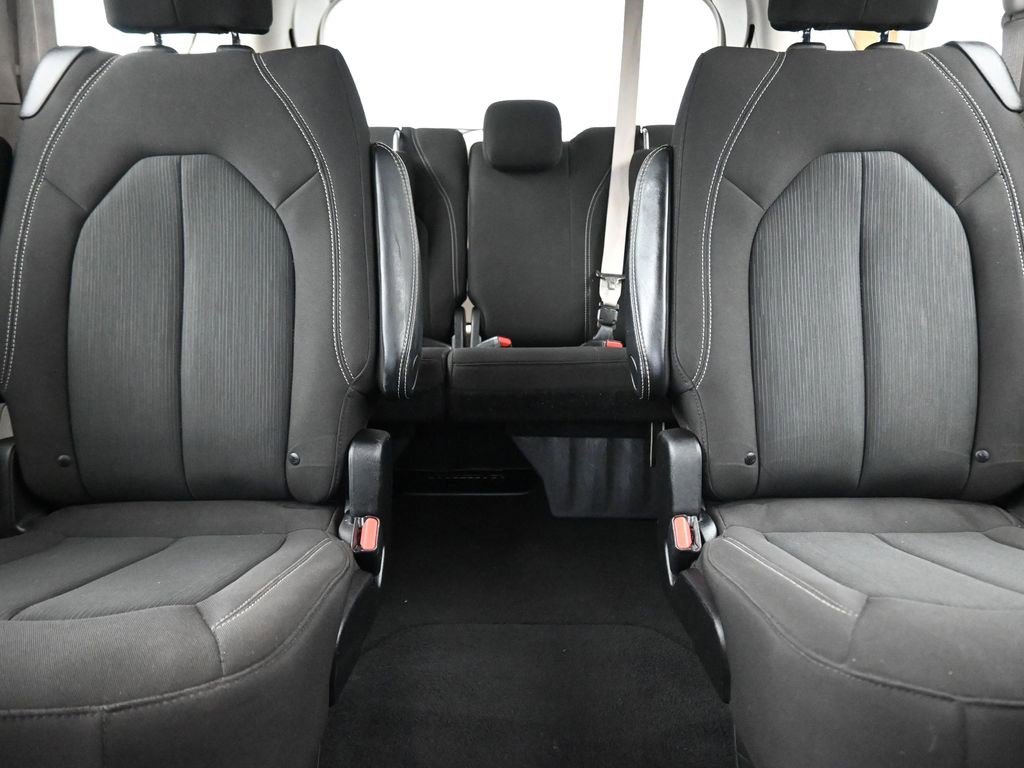Used 2023 Chrysler Voyager LX image 31