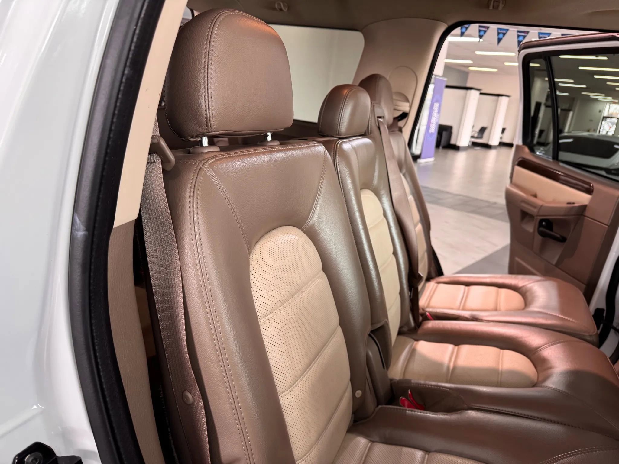 Used 2005 Ford Explorer Eddie Bauer AWD/4WD image 16