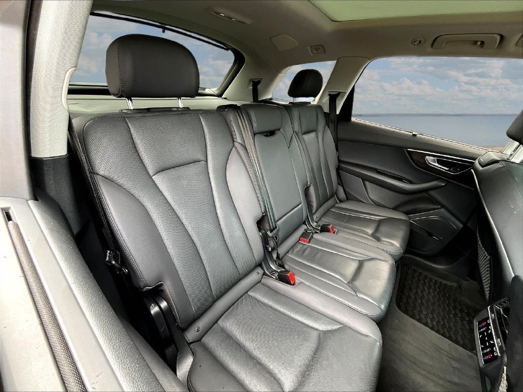 Used 2020 Audi Q7 3.0T Prestige w/ Prestige Package AWD/4WD image 25
