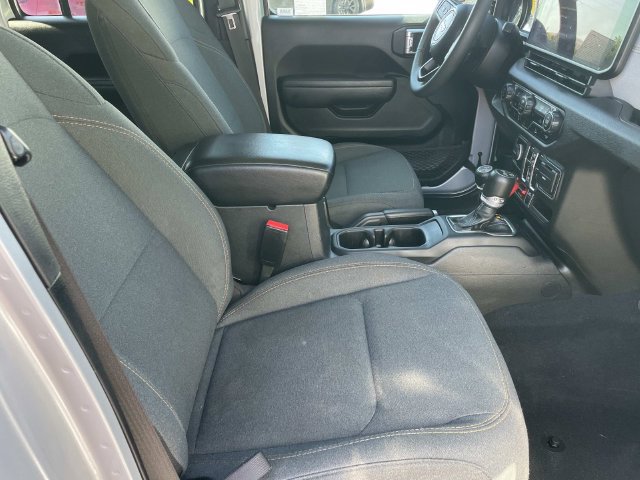 Used 2024 Jeep Wrangler Unlimited AWD/4WD image 35