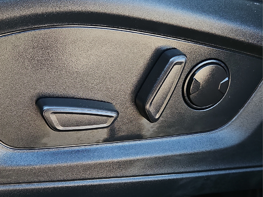 Used 2024 Ford Explorer XLT RWD image 18