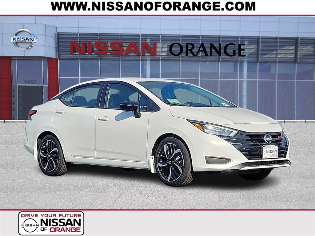New 2025 Nissan Versa SR w/ Trunk Package