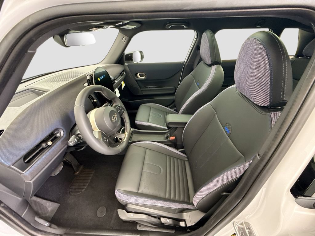 New 2026 MINI Cooper 4-Door Hardtop FWD image 18