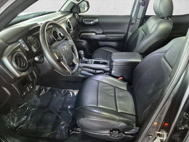 Used 2017 Toyota Tacoma TRD Sport w/ Tow Package RWD image 16