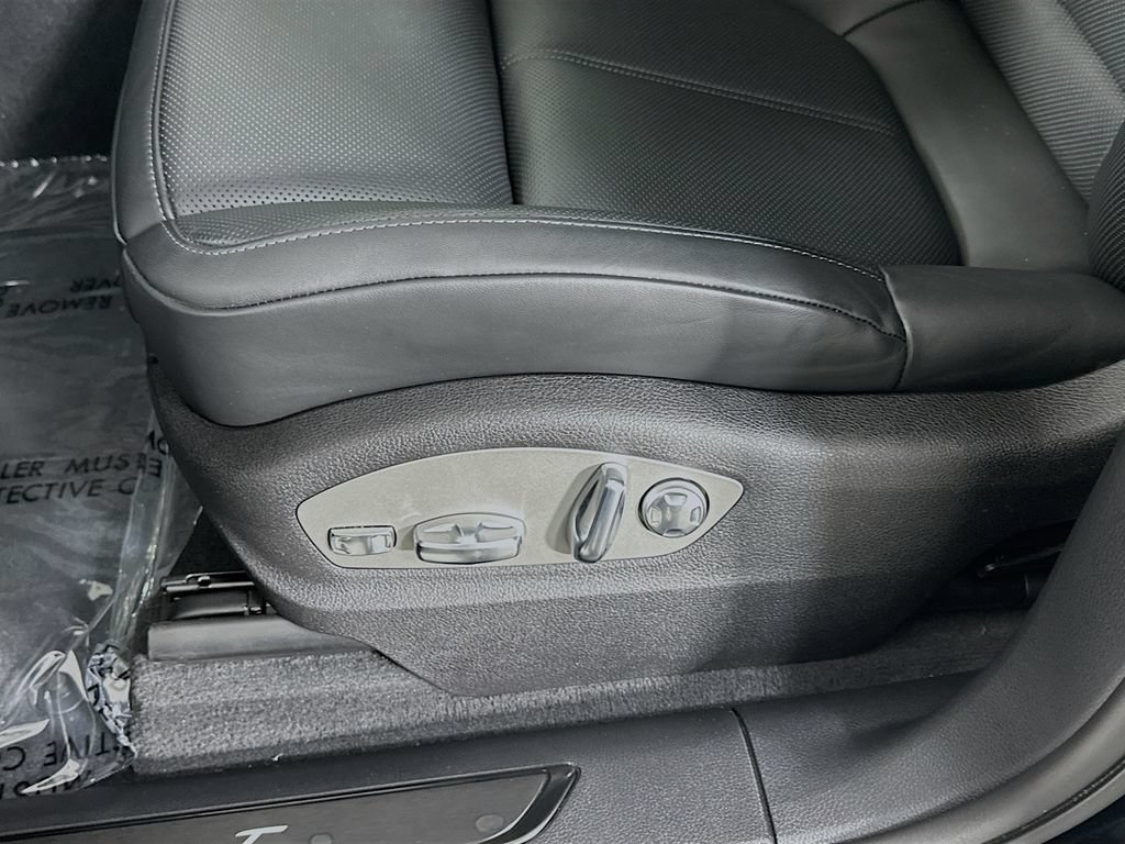 New 2026 Porsche Macan Turbo AWD/4WD image 21