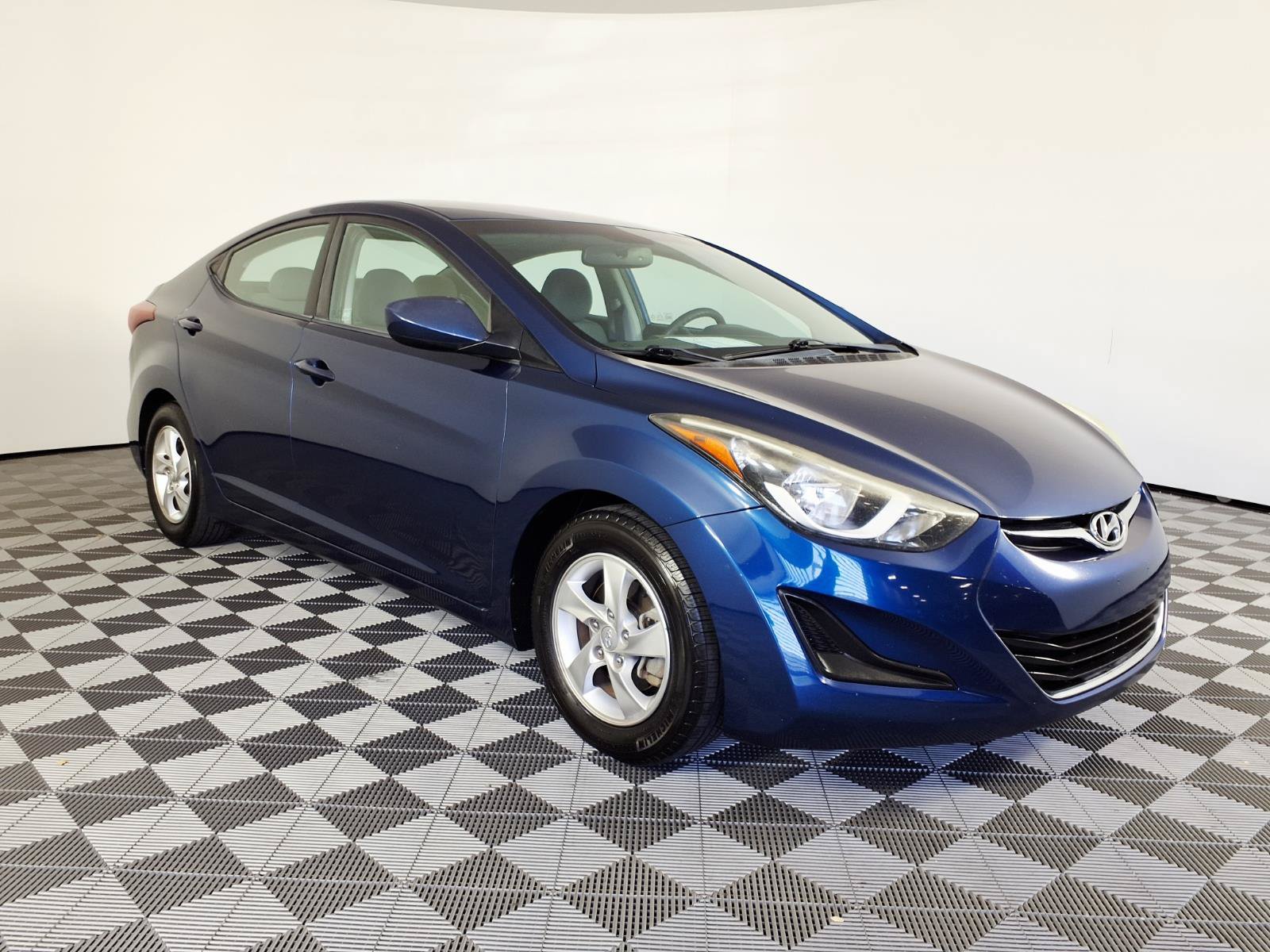 Used 2015 Hyundai Elantra SE FWD image 3