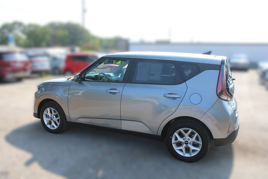 Certified 2025 Kia Soul LX w/ LX Technology Package FWD image 12