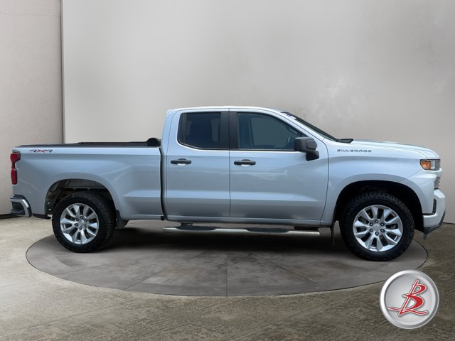 Used 2019 Chevrolet Silverado 1500 Custom w/ Custom Convenience Package AWD/4WD image 8