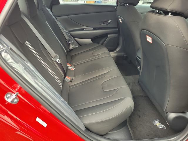 New 2025 Hyundai Elantra SEL image 18
