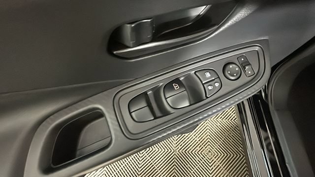Used 2025 Nissan Versa S w/ Trunk Package FWD image 11