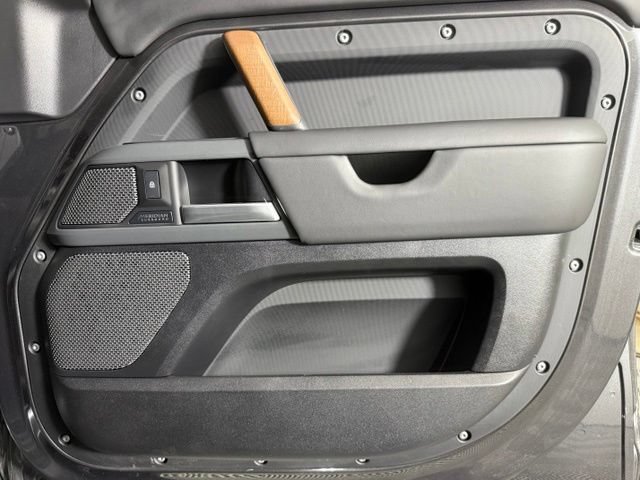 Used 2024 Land Rover Defender 110 X AWD/4WD image 32