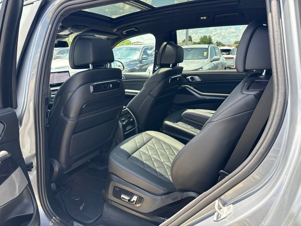 Certified 2025 BMW X7 xDrive40i w/ Executive Package AWD/4WD image 24
