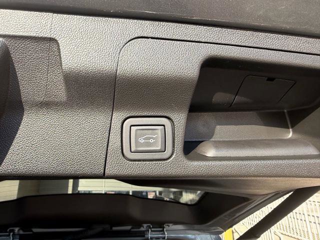 Used 2023 GMC Acadia SLE w/ Driver Convenience Package image 14