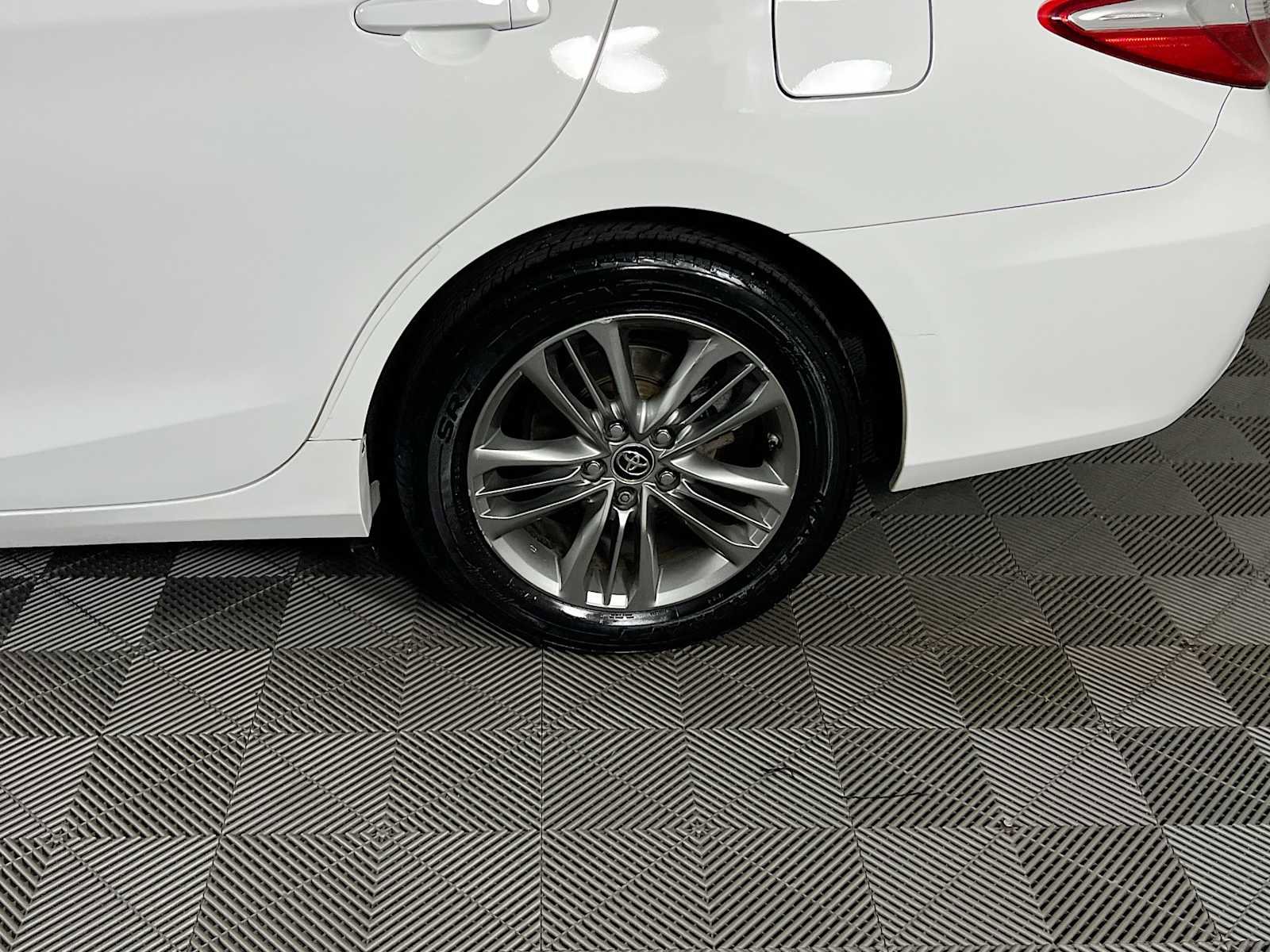 Used 2015 Toyota Camry SE image 29