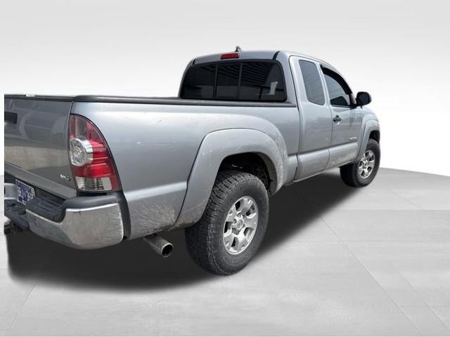 Used 2015 Toyota Tacoma 4x4 Access Cab V6 w/ TRD Off-Road Package image 2