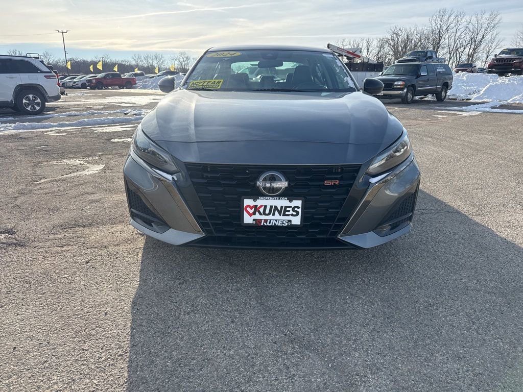 Used 2024 Nissan Altima 2.5 SR FWD image 2