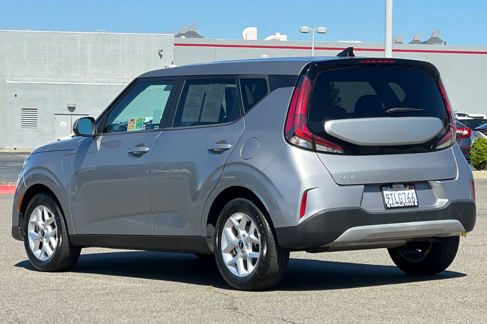 Used 2023 Kia Soul LX w/ LX Technology Package FWD image 7