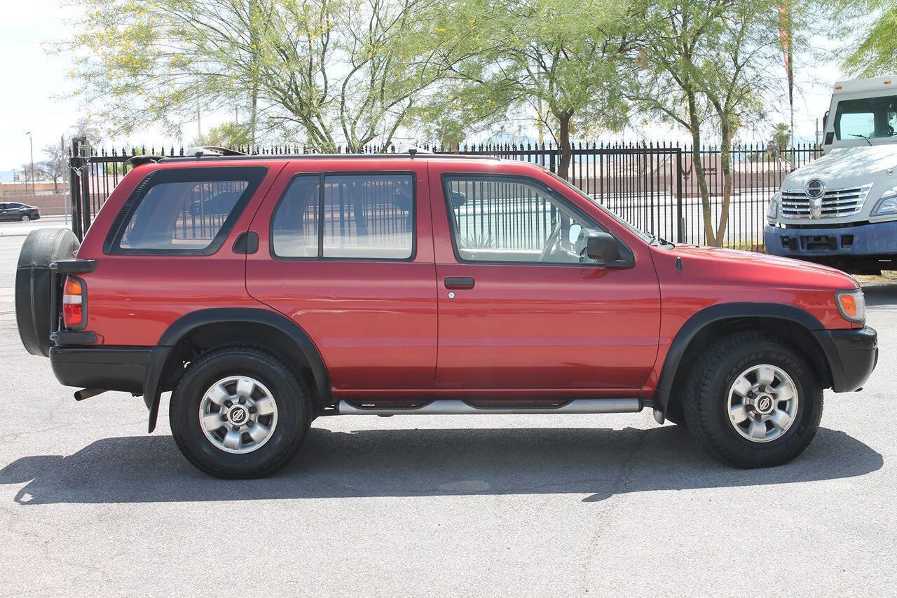 Used 1996 Nissan Pathfinder SE image 4