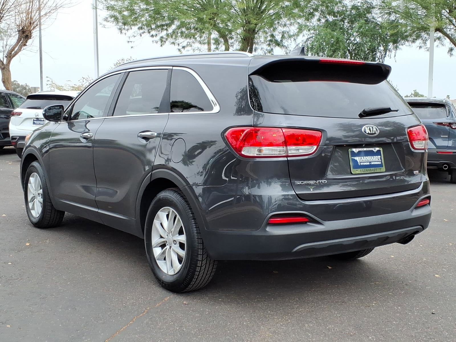 Used 2018 Kia Sorento LX image 3