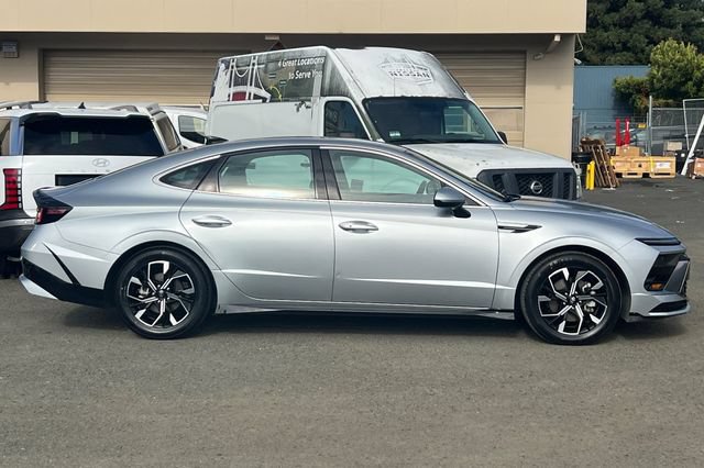 Used 2025 Hyundai Sonata SEL FWD image 3