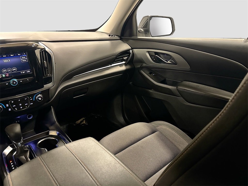 Used 2021 Chevrolet Traverse LS image 21