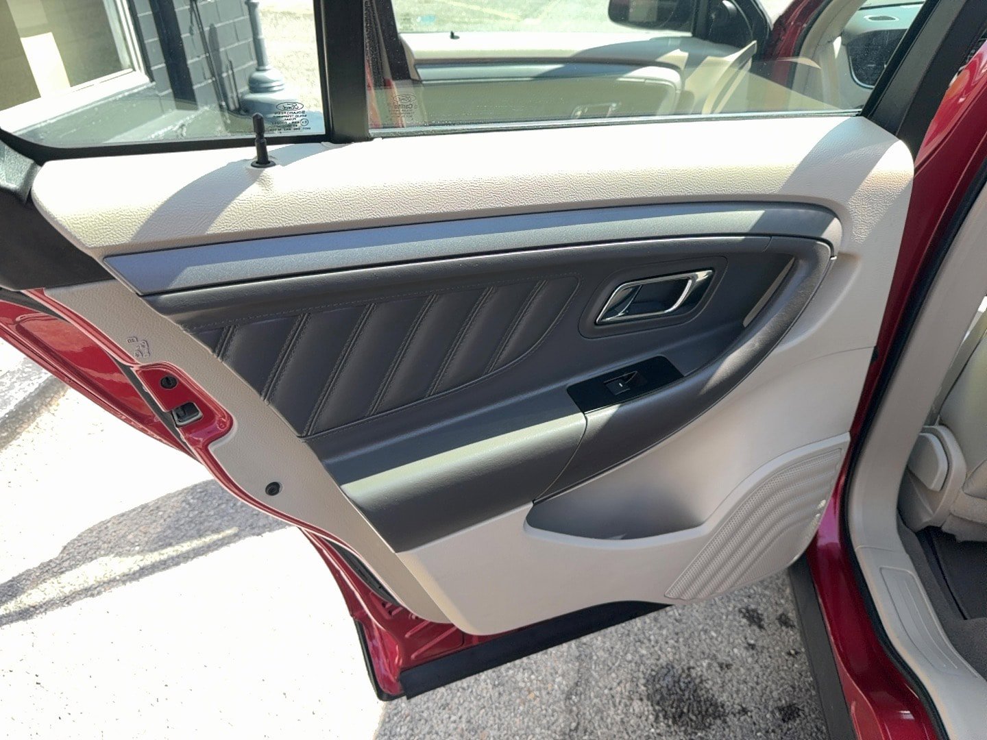 Used 2011 Ford Taurus SEL w/ 201A Rapid Spec Order Code FWD image 14