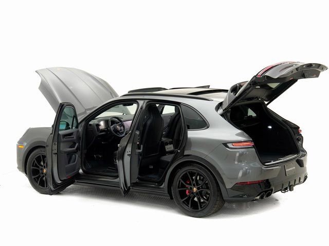New 2026 Porsche Cayenne GTS image 32