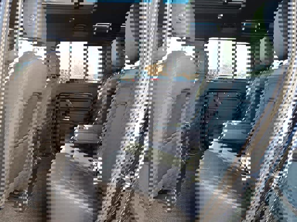 Used 2025 Land Rover Defender 110 S image 12