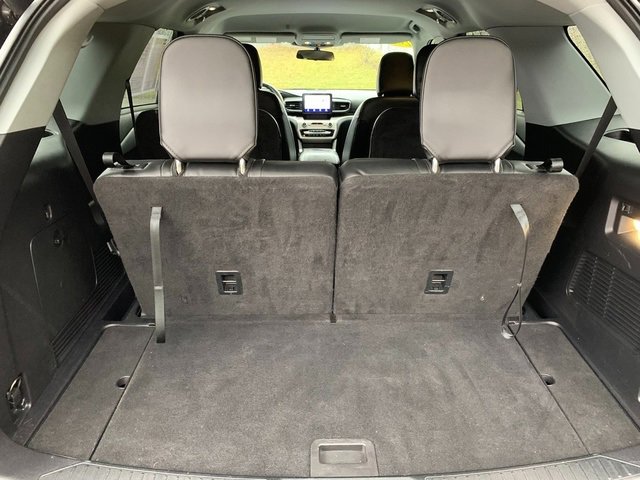 Used 2022 Ford Explorer XLT w/ Equipment Group 202A image 6