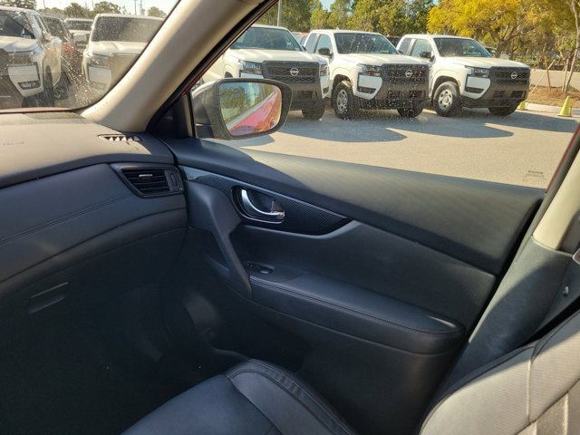 Used 2017 Nissan Rogue SL w/ SL Premium Package image 18