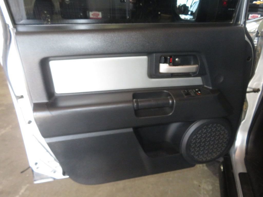 Used 2007 Toyota FJ Cruiser 4WD image 16