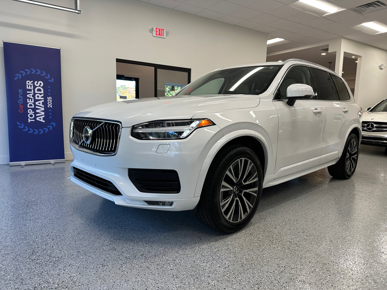 Used 2020 Volvo XC90 T5 Momentum image 4