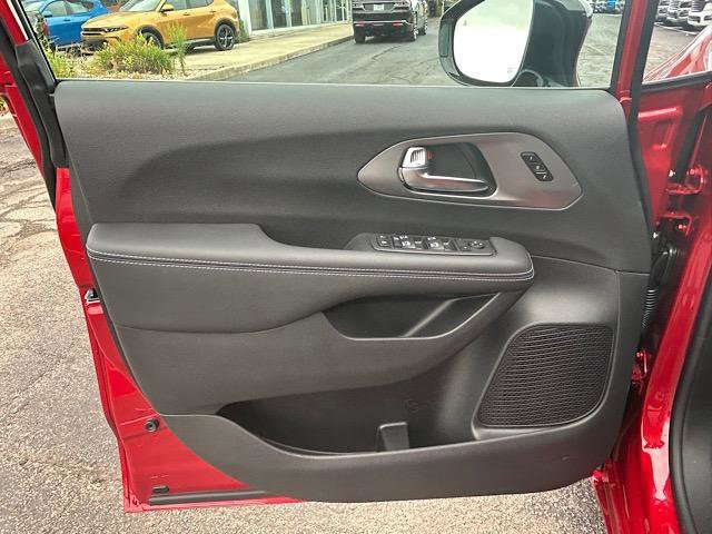 New 2026 Chrysler Pacifica Select image 9