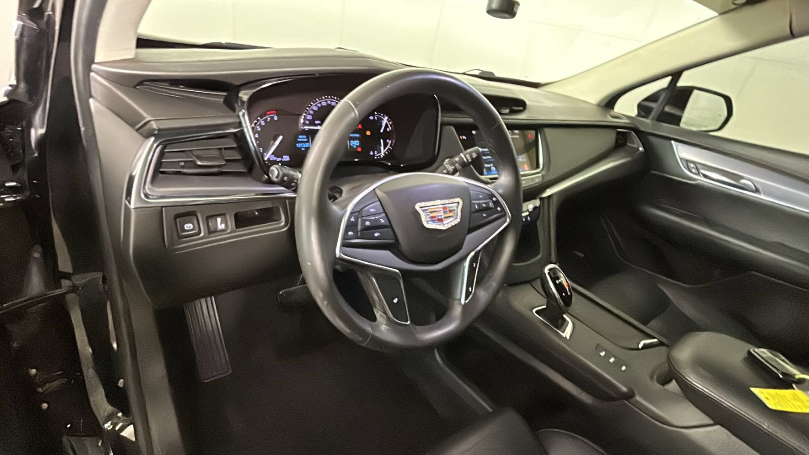 Used 2017 Cadillac XT5 Luxury AWD/4WD image 17