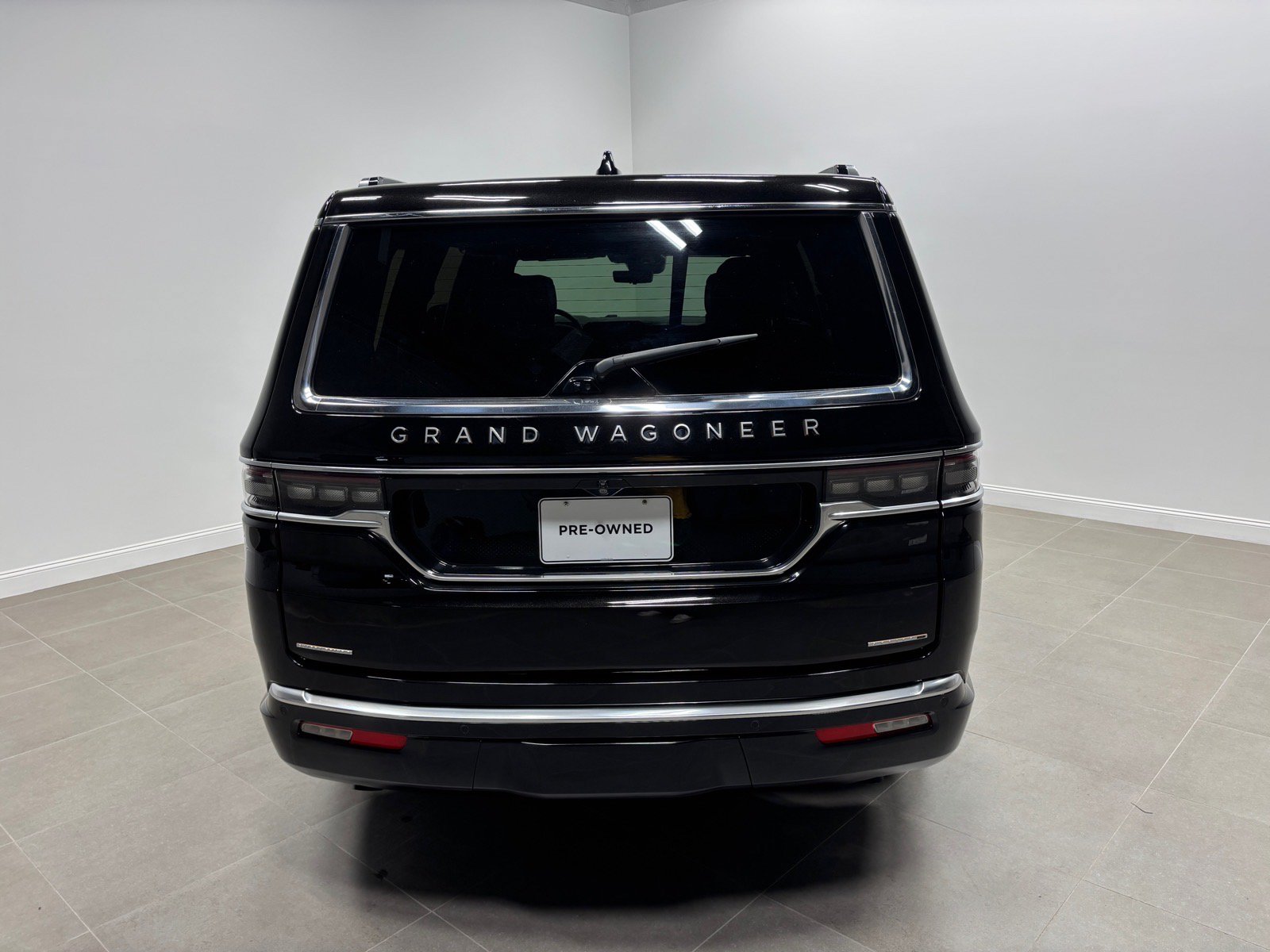 Used 2022 Jeep Grand Wagoneer Series III w/ Rear Seat Video Group 1 AWD/4WD image 8