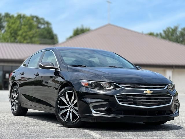 Used 2017 Chevrolet Malibu LT w/ Leather Package FWD image 3