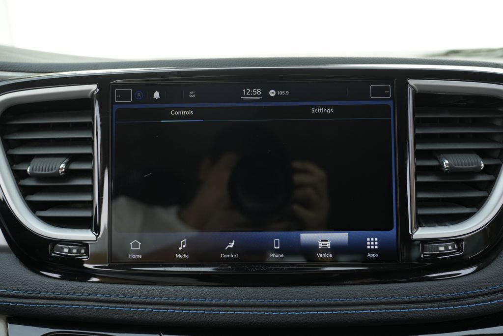 Used 2021 Chrysler Pacifica Touring image 47