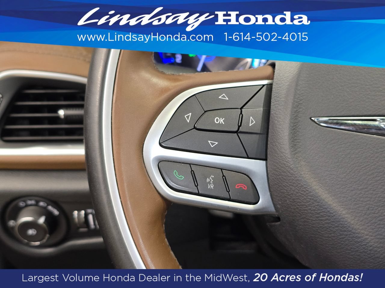 Used 2017 Chrysler Pacifica Limited w/ UConnect Theater Package FWD image 18