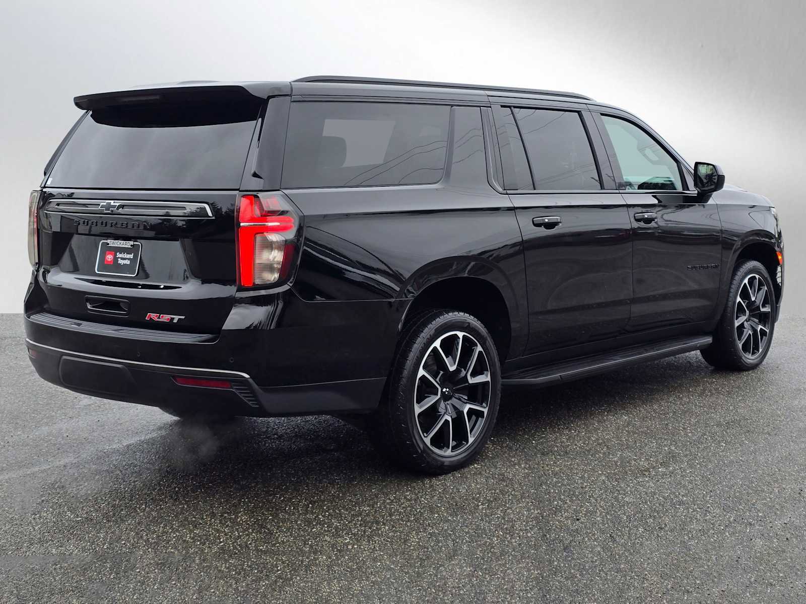 Used 2021 Chevrolet Suburban RST w/ Rear Media and Nav Package image 7