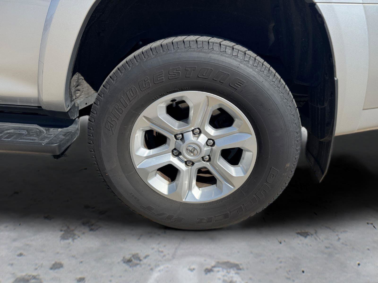 Used 2024 Toyota 4Runner SR5 AWD/4WD image 18