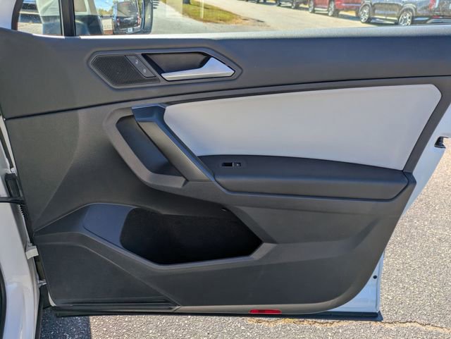 Used 2021 Volkswagen Tiguan SE image 35