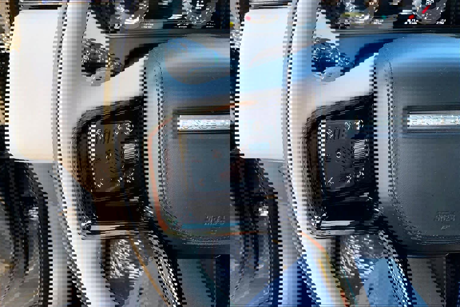 Used 2026 Land Rover Range Rover Velar Dynamic SE image 23