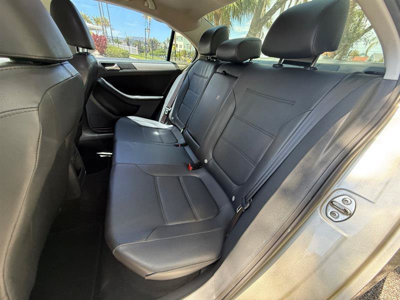 Used 2013 Volkswagen Jetta SE FWD image 10