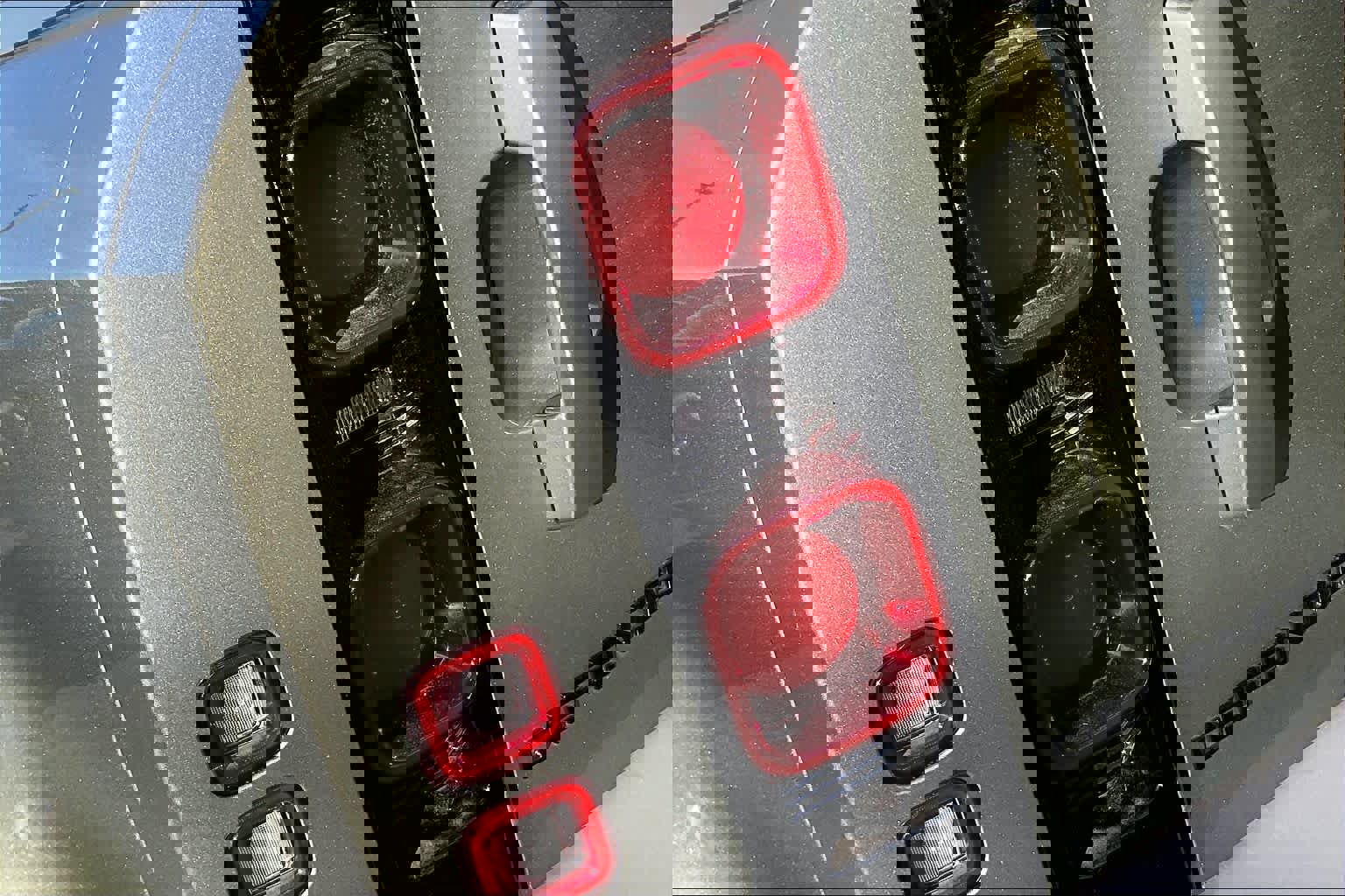 Used 2025 Land Rover Defender 110 S image 30