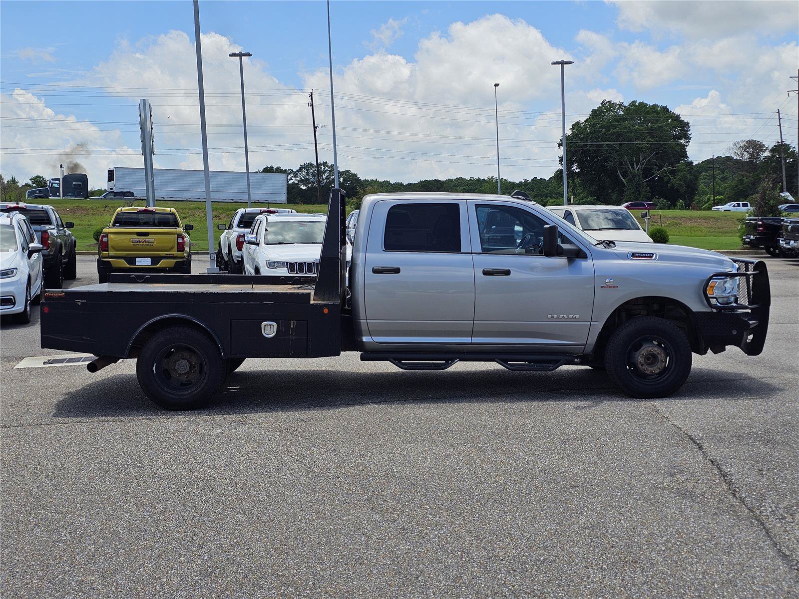Used 2021 RAM 3500 Tradesman w/ Chrome Appearance Group AWD/4WD image 9