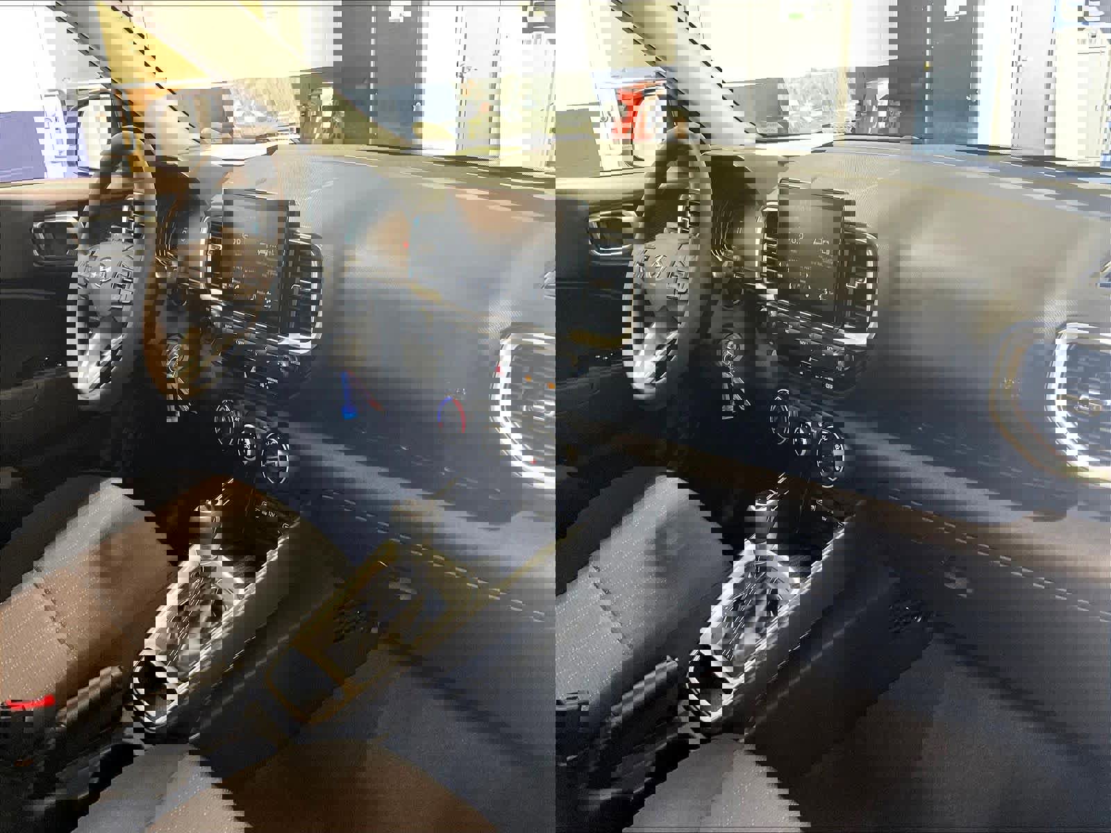 Used 2025 Hyundai Venue SE image 14